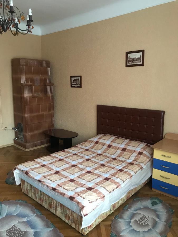 Apartment On Hoholya Street チェルニウツィー エクステリア 写真